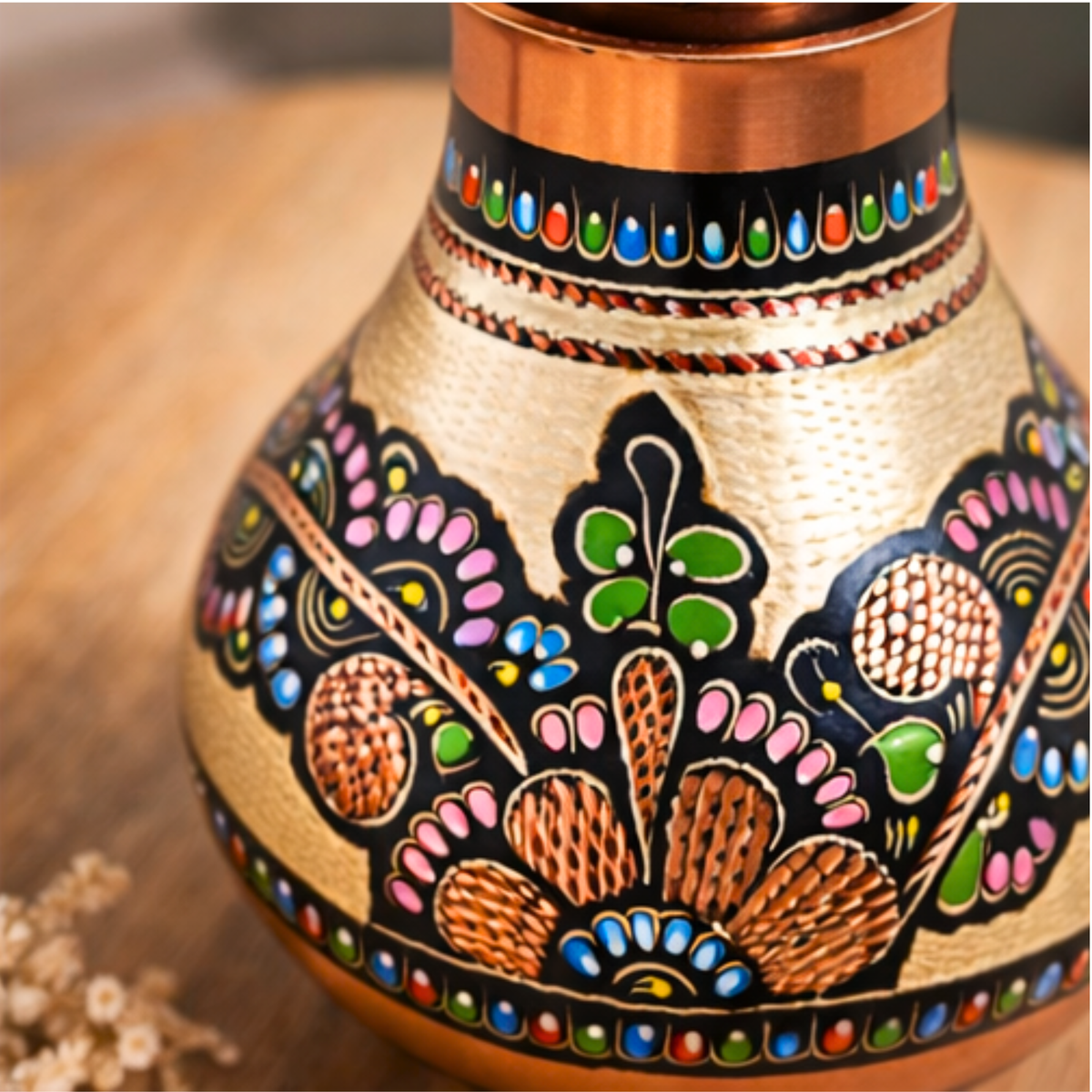 El Yapımı Saf Bakır Vazo (25 cm) - Otantik Sanat İşi Dekoratif Çiçek Vazosu & Özel Hediye